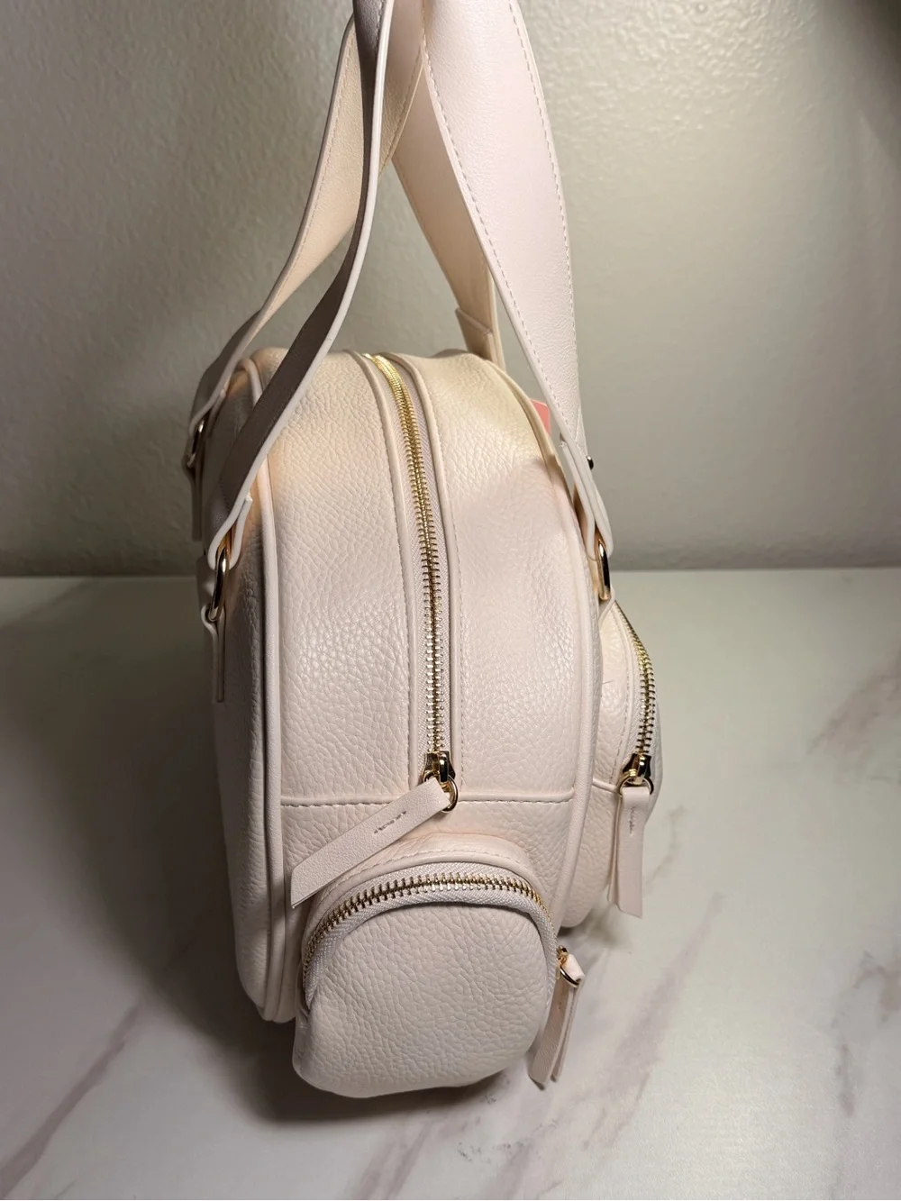Juicy Couture Cream Pebbled Leather Shoulder Bag with Logo Plaque